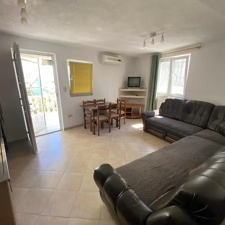 Apartman A1 *